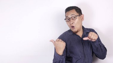 Asya adam tanıtımı bir şey üzerinde onun yan ile Copy Space