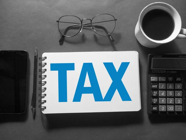 Tax, motiverende zakelijke woorden citaten concept — Stockfoto