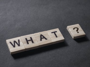 Neden, Quetional Kelimeler Tırnak Kavramı