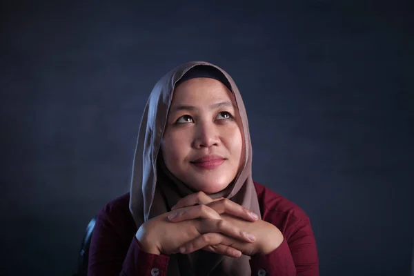 Muslim Woman with Thinking Expression — Stok Foto