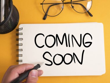 Çok yakında. Kelimeler tipografi kavramı