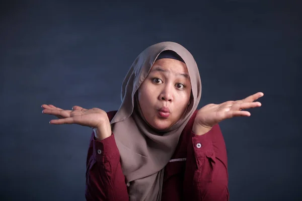 Muslim Businesswoman menunjukkan Penolakan atau Penolakan Gestur — Stok Foto