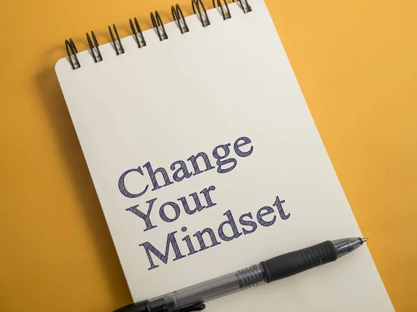 Cambia la tua mentalità, Parole motivazionali Citazioni Concetto — Foto Stock