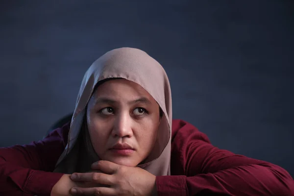 Muslim Woman with Thnking Expression — Stok Foto