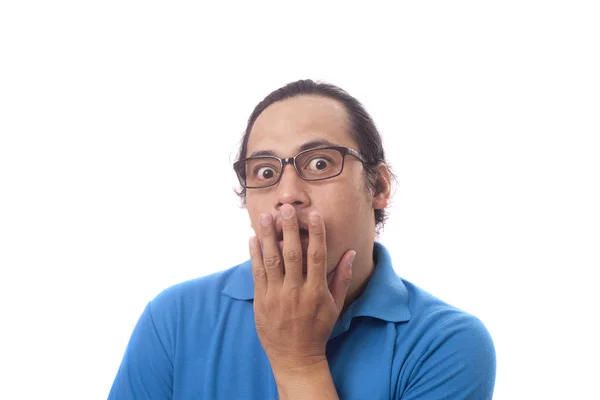 Asijský muž šokován a zavíráním úst — Stock fotografie