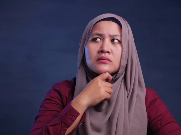 Muslim Woman with Thnking Expression — Stok Foto
