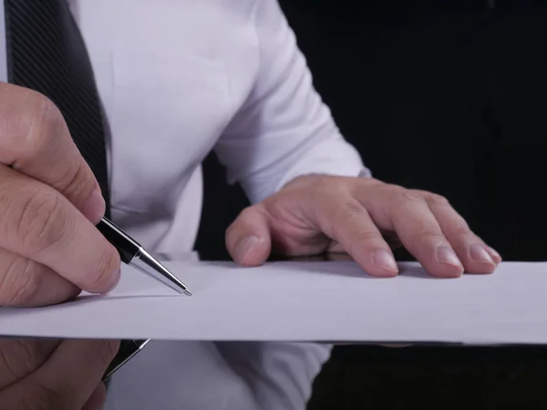 Businessman Signing Contract — Stock Photo, Image