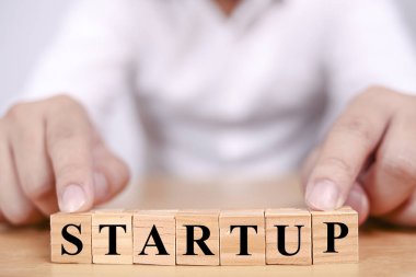 Başlangıç Başlangıç, Motivasyonel Kelimeler Tırnak Kavramı