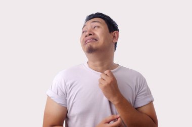 Genç Adam Sıcak Boğucu Hissediyor