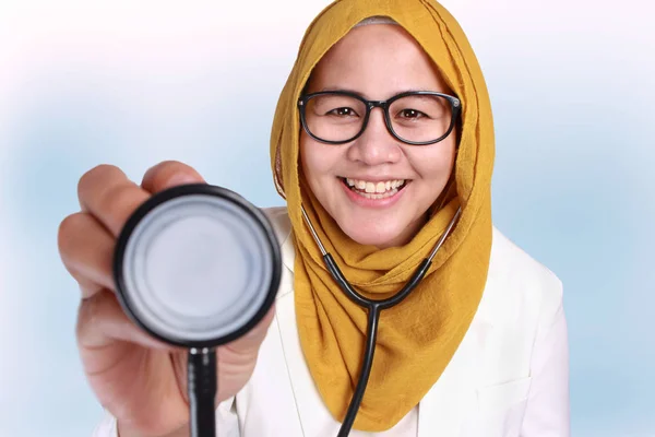 Happy Muslim Female Doctor Hold A Stethoscope — Stock Photo, Image