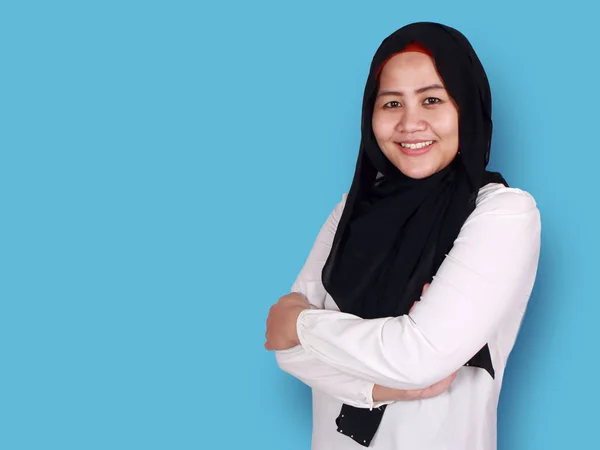Moslim vrouw lachend vriendelijk — Stockfoto