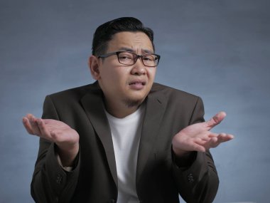 Genç İşadamı Kayıtsız Jest