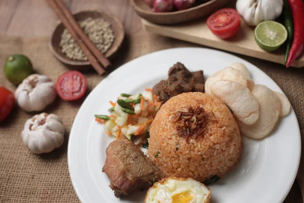 Nasi goreng, gebratener Reis aus Indonesien — Stockfoto