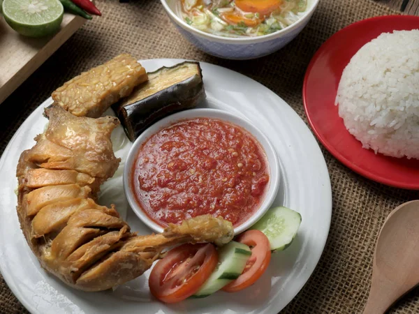 Ayam goreng Indonesia — Stok Foto