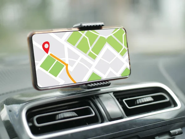 GPS Mapa de navegación en el teléfono inteligente durante la conducción de un coche —  Fotos de Stock