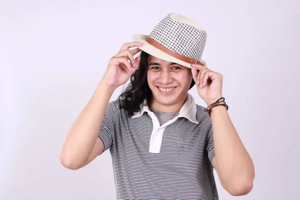 Feliz joven con sombrero sonriente —  Fotos de Stock