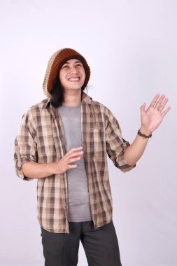 Mutlu Genç Adam Rastacap Gülümseyen Giyen