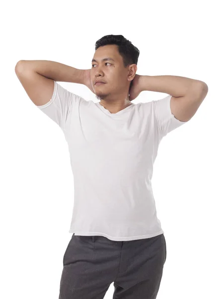 Atraente asiático masculino modelo posando com camisa branca — Fotografia de Stock