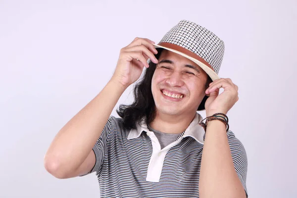 Feliz joven con sombrero sonriente —  Fotos de Stock