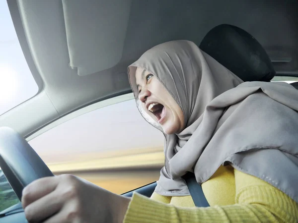 Choque señora conductor a punto de tener accidente —  Fotos de Stock