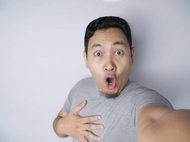 Komik Adam Selfie Fotoğrafı Çekiyor