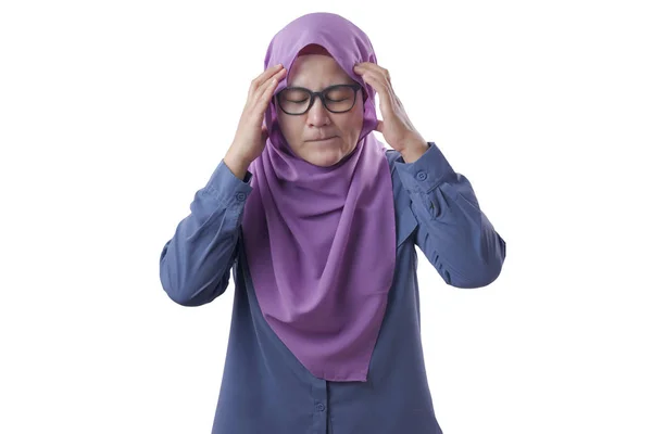Schattige moslim dame met hoofdpijn — Stockfoto