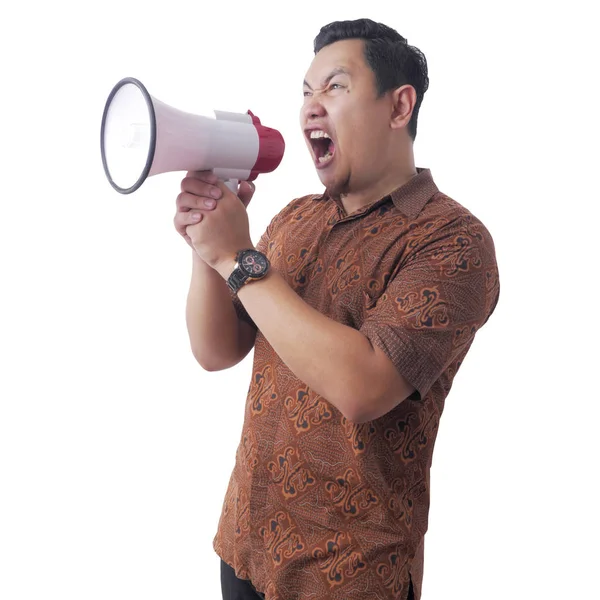 Megafon ile Shouting Batik Giyen Asyalı Adam — Stok fotoğraf
