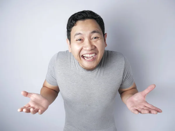 Divertido asiático hombre sonriendo —  Fotos de Stock