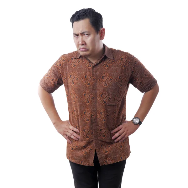 Cynisk asiatisk man bär batik skjorta visar ilska — Stockfoto