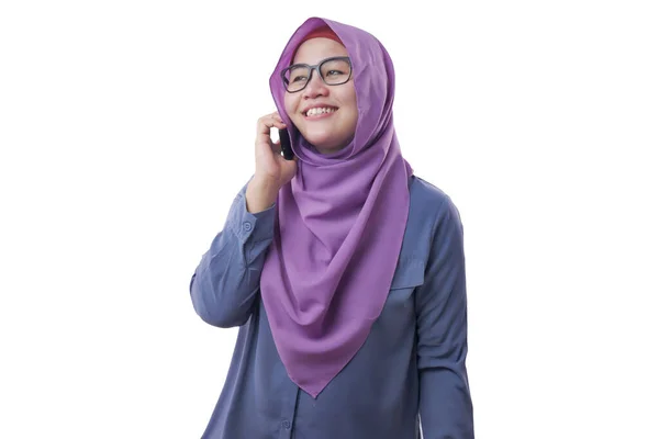 Muslim Lady Talking on Phone, Smiling Expression — Stock Photo, Image