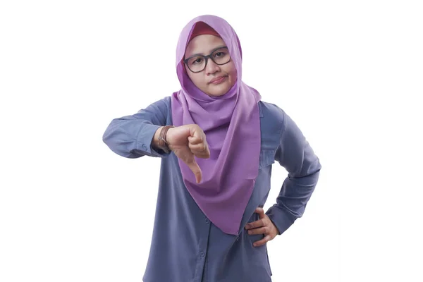 Arg Muselman Lady Boss visar Tumme Down Gesture — Stockfoto