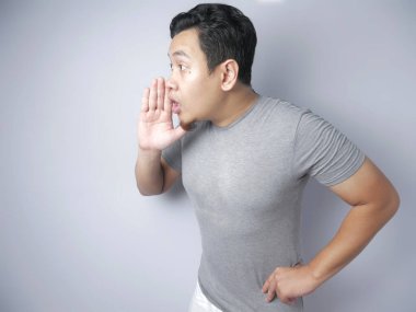 Dedikodu Fısıldayan Adam