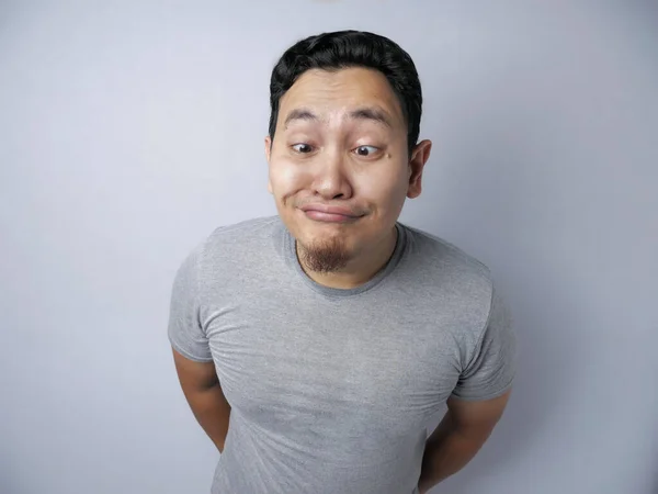 Смішний азіатський чоловік посміхається — стокове фото