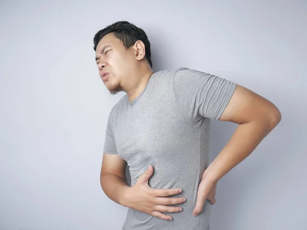 Mann leidet an Blinddarmentzündung — Stockfoto