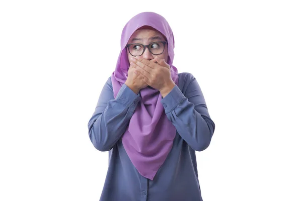 Muzułmańska dama zszokowany i zamykający usta — Zdjęcie stockowe
