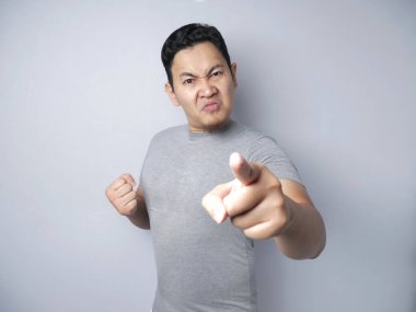 Kızgın adam veren uyarmak