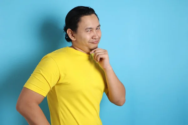 Headshot Porträt Von Lustigen Attraktiven Jungen Asiatischen Mann Lächelt Flirty — Stockfoto