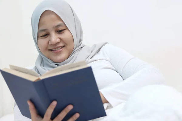 Happy Female Smiling While Reading Book Bed Leisure Calming Activity — Stock Photo, Image