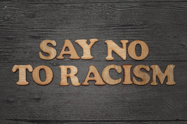 Πείτε Όχι Στο Ρατσισμό Όλοι Άνθρωποι Δημιουργούνται Ίσοι Ξύλινες Λέξεις — Φωτογραφία Αρχείου