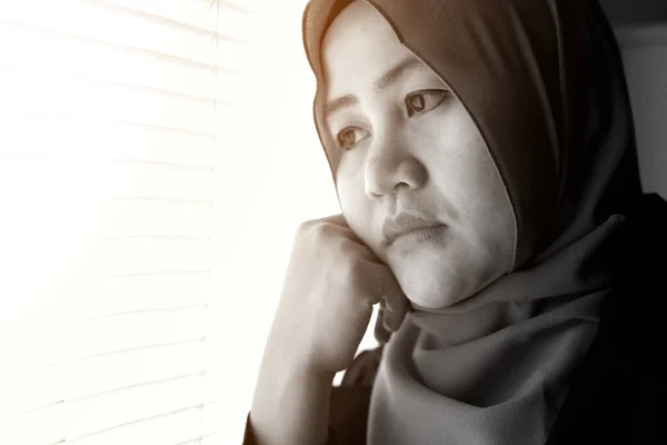 Close Portrait Sad Asian Muslim Woman Looking Out Window Lonely — Stok Foto