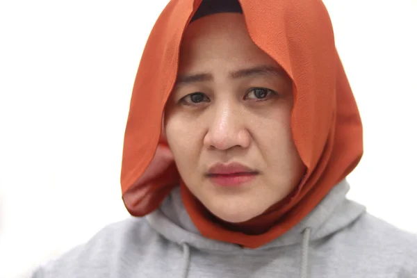 Asiatisk Muslimsk Kvinna Bär Hijab Gråtande Deprimerad Full Sorg Uttrycker — Stockfoto