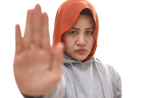 Señora Musulmana Asiática Usando Hijab Muestra Señal Stop Prohibir Prohibir —  Fotos de Stock