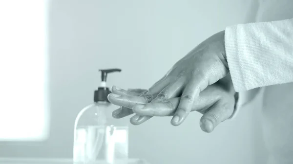 Händewaschen Mit Alkohol Desinfektionsmitteln Oder Alkohol Gel Aus Der Pumpflasche — Stockfoto