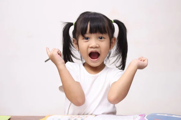Carino Adorabile Bambina Asiatica Alzando Mani Guardando Fotocamera Sorriso Felicità — Foto Stock