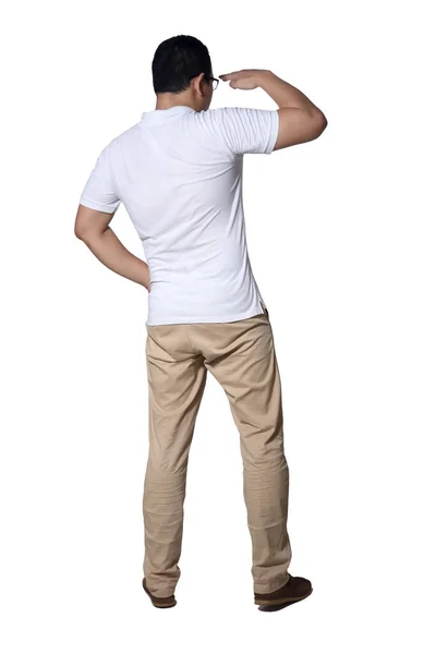 Jovem Vestindo Camisa Branca Casual Jeans Cáqui Olhando Para Longe — Fotografia de Stock
