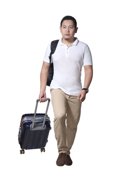 Ασιάτης Ταξιδιώτης Περπατώντας Προς Εμπρός Σύρετε Τις Αποσκευές Του Φορώντας — Φωτογραφία Αρχείου