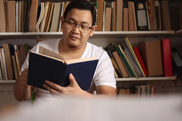 Asian Man Reading Book Library Educational Concept Happy Smiling Expression — Stock Photo, Image