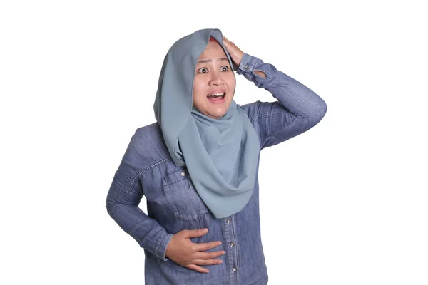 Porträt Der Schönen Asiatischen Muslimin Hijab Schockiert Mit Geöffnetem Mund — Stockfoto