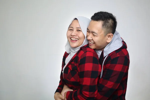 Porträt Eines Glücklichen Asiatischen Muslimischen Paares Das Lächelt Mann Und — Stockfoto