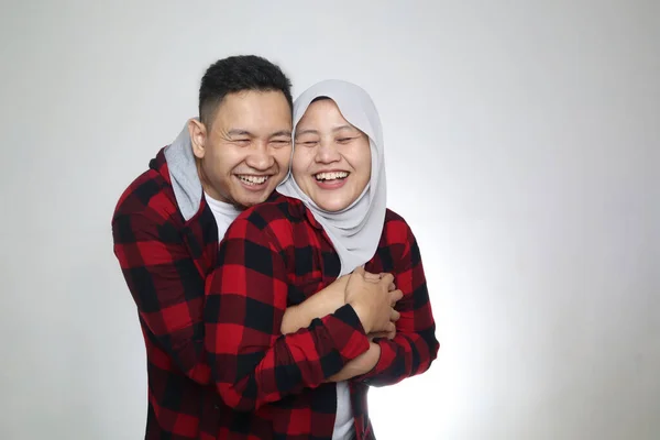 Portrait Happy Asian Muslim Couple Smile Husband Wife Hugging Full — Stok Foto